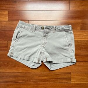 [American Eagle] Khaki Shorts